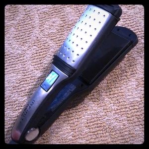 Infiniti by Conair hair straightener